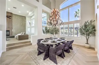 7520 Captains Harbor Drive Dining Area