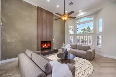 7520 Captains Harbor Drive Living Room