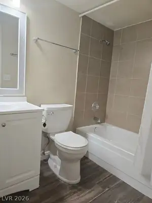 713 Rock Springs Drive 101 Primary Bathroom