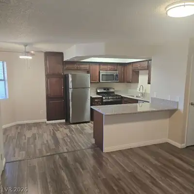 713 Rock Springs Drive 101 Kitchen
