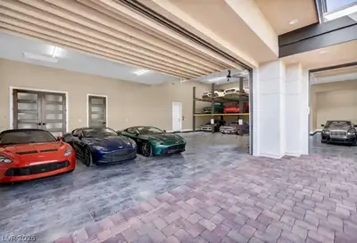 9 Stonecutter Court, Henderson, NV 89012 Garage