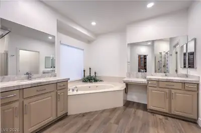 4740 Riva De Romanza Street Primary Bathroom
