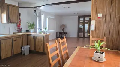 4633 East Royal Ridge Boulevard Dining Area