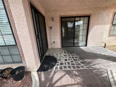 5205 Orchard Hills Avenue Patio