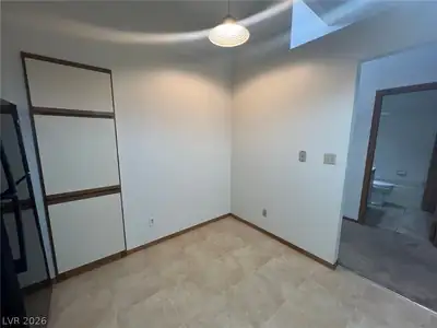 5205 Orchard Hills Avenue Bedroom