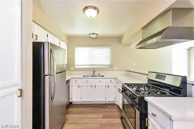 8161 Leger Drive, Las Vegas, NV 89145 Kitchen