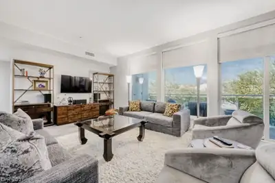 8925 West Flamingo Road 207 Living Room