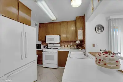 7274 Pinebrook Circle, Las Vegas, NV 89147 Kitchen