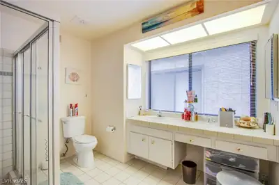 3130 Espanol Drive, Las Vegas, NV 89121 Primary Bathroom