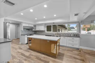 2211 Edgewood Avenue, Las Vegas, NV 89102 Kitchen