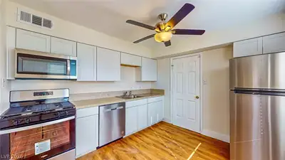 1302 Rexford Place 1 Kitchen