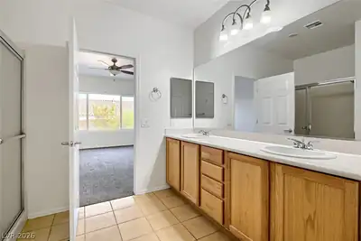 2141 Sawtooth Mountain Drive, Henderson, NV 89044 Primary Bathroom