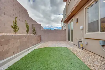 11898 Glide Reflection Avenue, Las Vegas, NV 89138 Yard