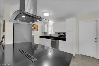 5280 Vicksburg Avenue, Las Vegas, NV 89122 Kitchen