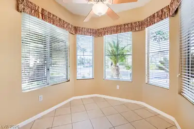 10430 Mandarino Avenue Dining Area