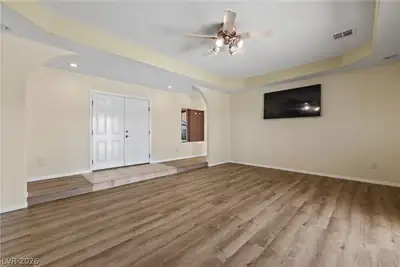 875 East Cave Avenue Living Room