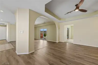 875 East Cave Avenue Dining Area