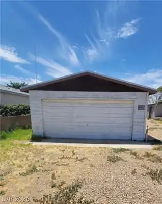 3 Piute Valley Drive, Cal Nev Ari, NV 89039 Garage