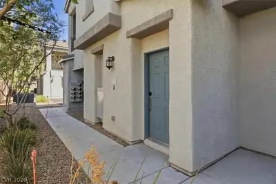 2861 Sunflower Days Avenue 2142 Entry