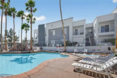 2201 Ramsgate Drive 117 Pool
