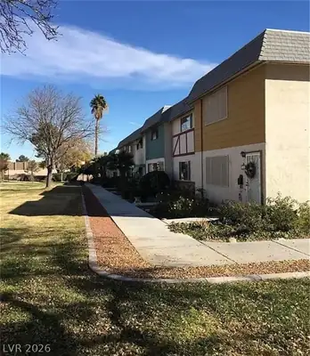146 Greenbriar Townhouse Way, Las Vegas
