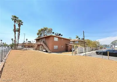 536 North Circle, Las Vegas