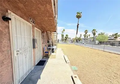 536 North Circle, Las Vegas, NV 89119 Yard