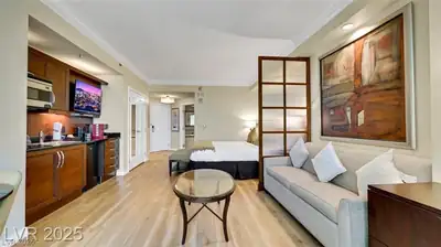 135 East HARMON Avenue 904, Las Vegas, NV 89109 Living Room