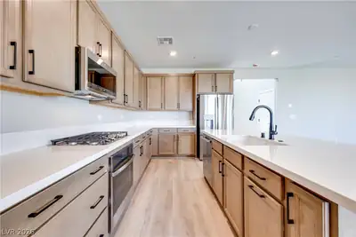 10072 Juniper Valley Street, Las Vegas, NV 89166 Kitchen