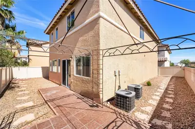 7858 Windhamridge Drive Yard