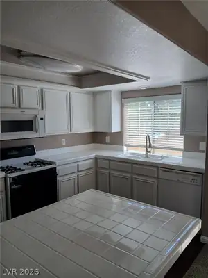 1851 Hillpointe Road 1722 Kitchen