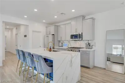 600 North Carriage Hill Drive 2084, Las Vegas