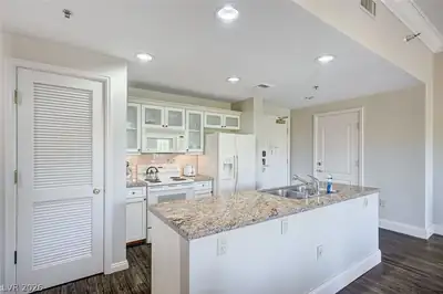 30 Strada Di Villaggio 248, Henderson, NV 89011 Kitchen