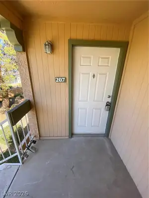 5174 South Jones Boulevard 207 Entry