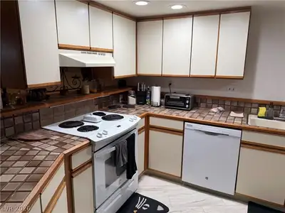 2080 Karen Avenue 15 Kitchen