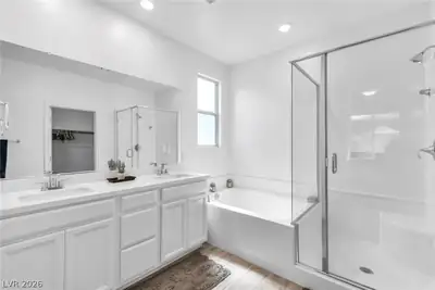 5724 Saltrock Grove Street, North Las Vegas, NV 89081 Primary Bathroom