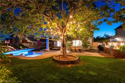 2840 Thicket Willow Street, Las Vegas, NV 89135 Yard
