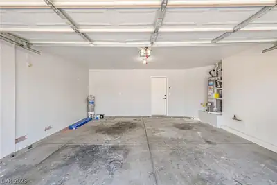 1043 Silver Creek Avenue, Las Vegas, NV 89183 Garage