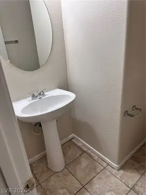 8183 Retriever Avenue, Las Vegas, NV 89147 Bathroom