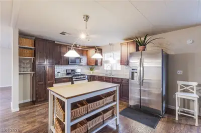 4557 Royal Ridge Boulevard, Las Vegas, NV 89103 Kitchen