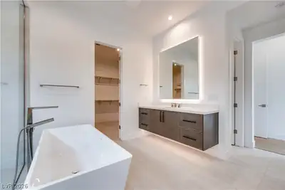 58 Bellissima Lago Court, Henderson, NV 89011 Primary Bathroom