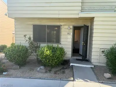 4914 Larkspur Street Las Vegas, NV 89120