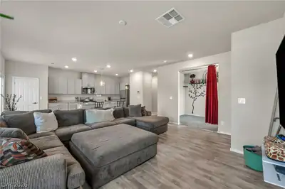 4426 Meadow Glade Avenue, North Las Vegas, NV 89084 Living Room