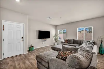 4426 Meadow Glade Avenue, North Las Vegas, NV 89084 Living Room