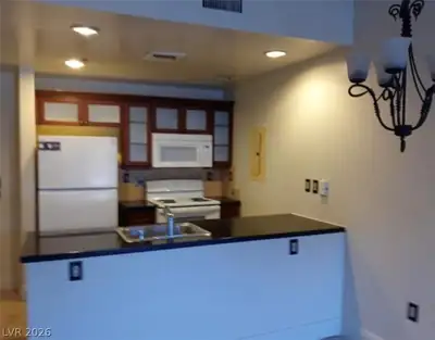 30 Strada Di Villaggio 631, Henderson, NV 89011 Kitchen