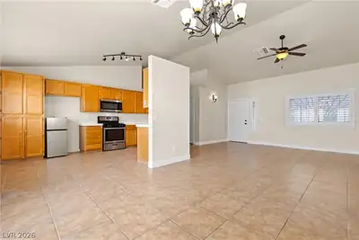 681 West Pacific Avenue Kitchen