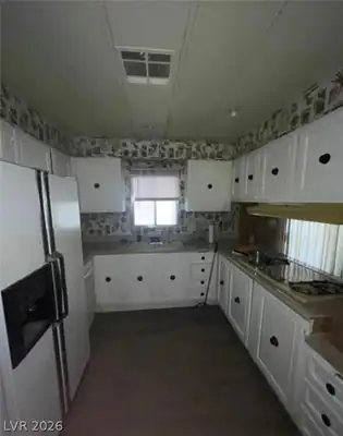 3559 Lost Hills Drive, Las Vegas, NV 89122 Kitchen