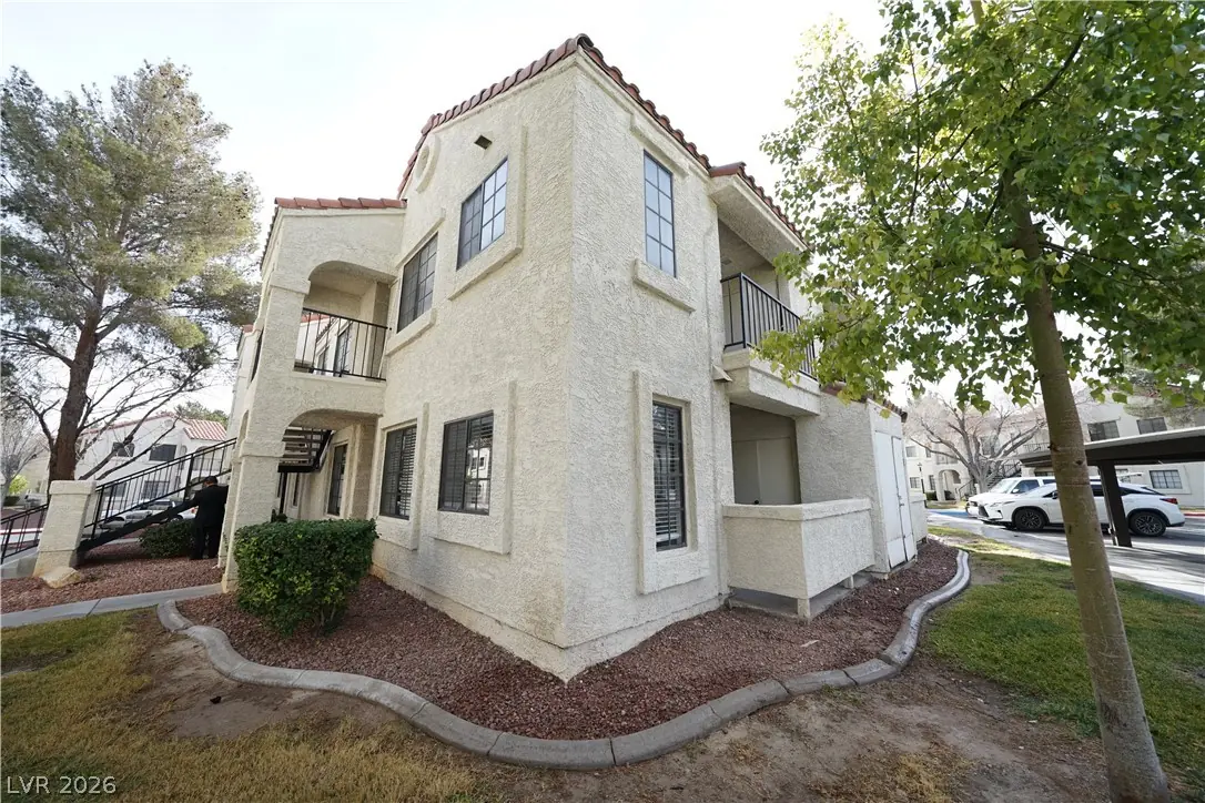 4729 Nara Vista Way 102