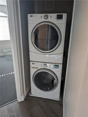 1830 North Buffalo Drive 2015 Laundry