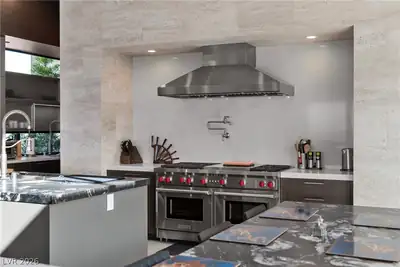 1550 Dragon Crest Avenue, Henderson, NV 89012 Kitchen